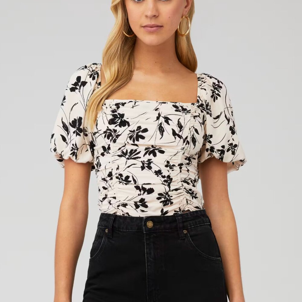 ASTR Floral Puff-Sleeve Top